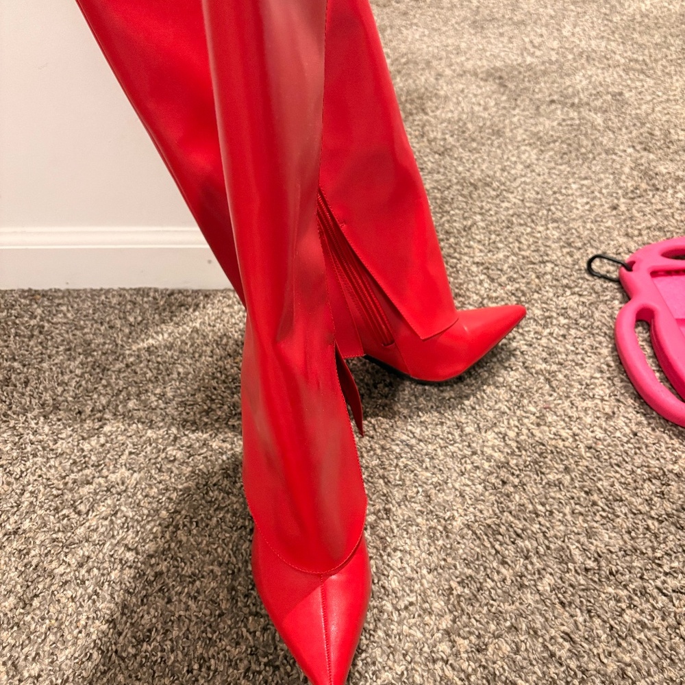 RED INC KNEE-BOOTS